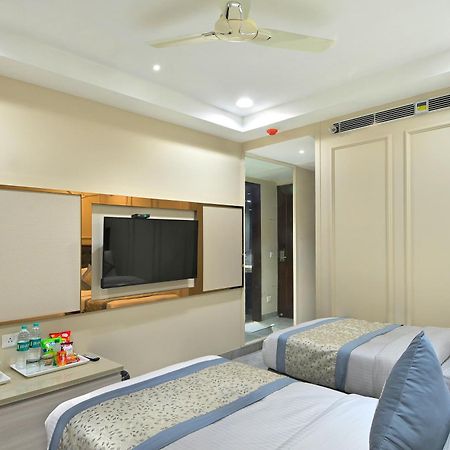 Hotel Sapphire House - 3 Mins Walk From Metro And 5 Mins From Rail Station New Delhi Buitenkant foto