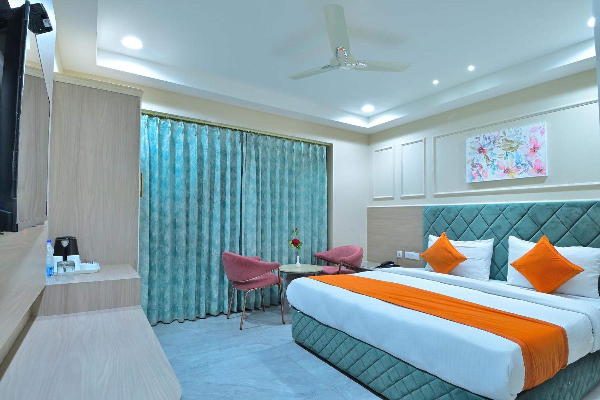 Hotel Sapphire House - 3 Mins Walk From Metro And 5 Mins From Rail Station New Delhi Buitenkant foto