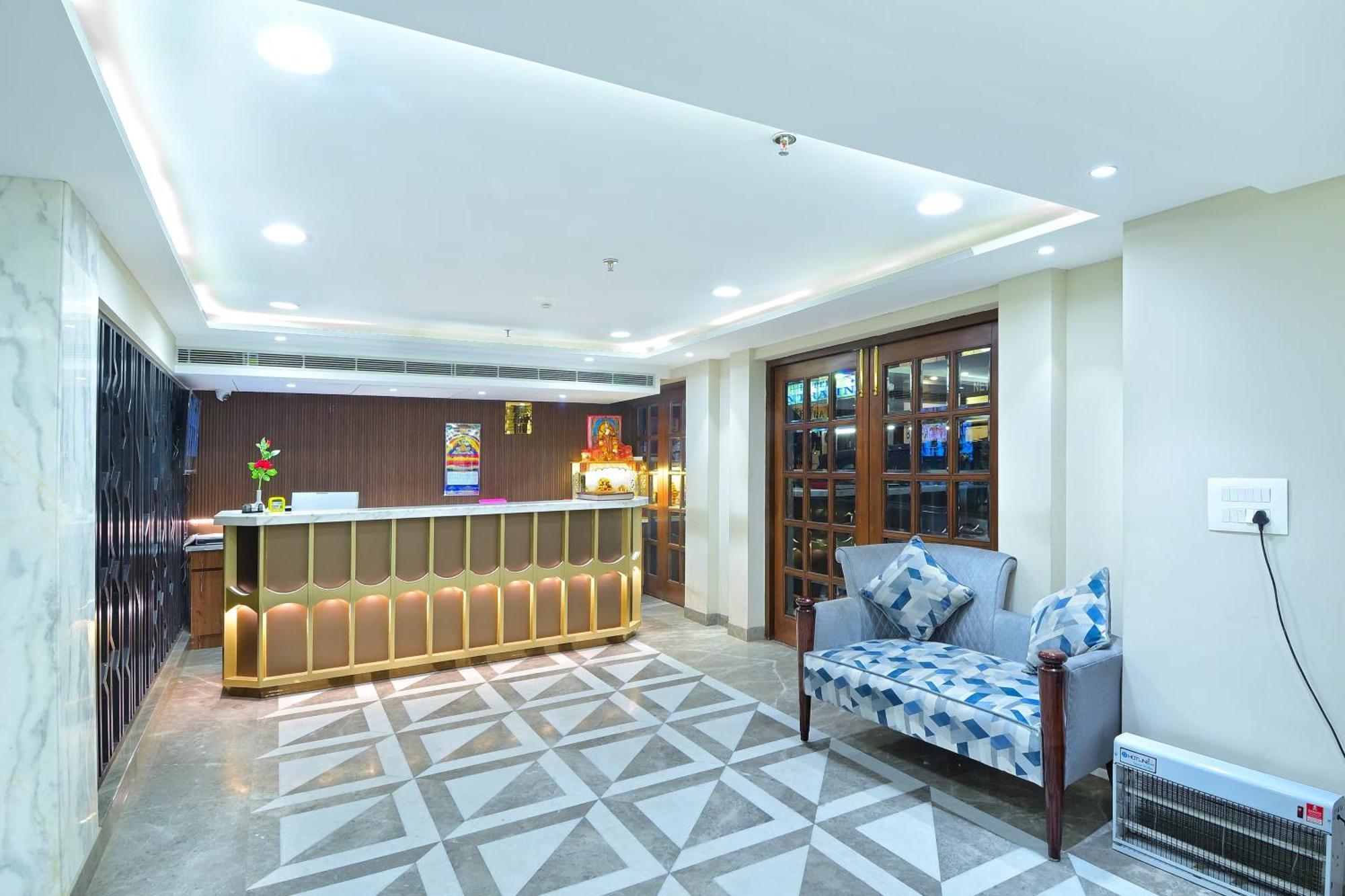 Hotel Sapphire House - 3 Mins Walk From Metro And 5 Mins From Rail Station New Delhi Buitenkant foto