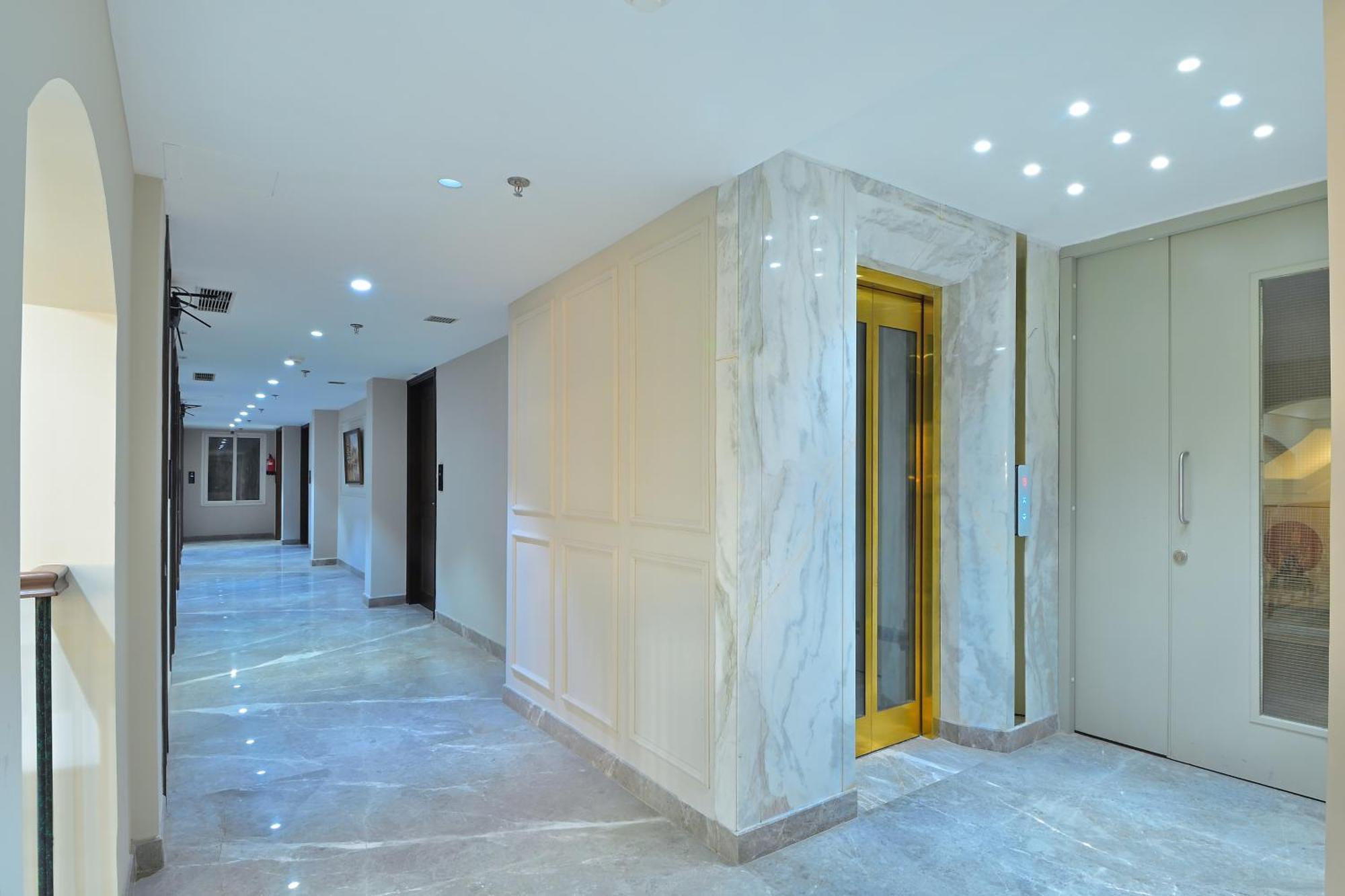 Hotel Sapphire House - 3 Mins Walk From Metro And 5 Mins From Rail Station New Delhi Buitenkant foto