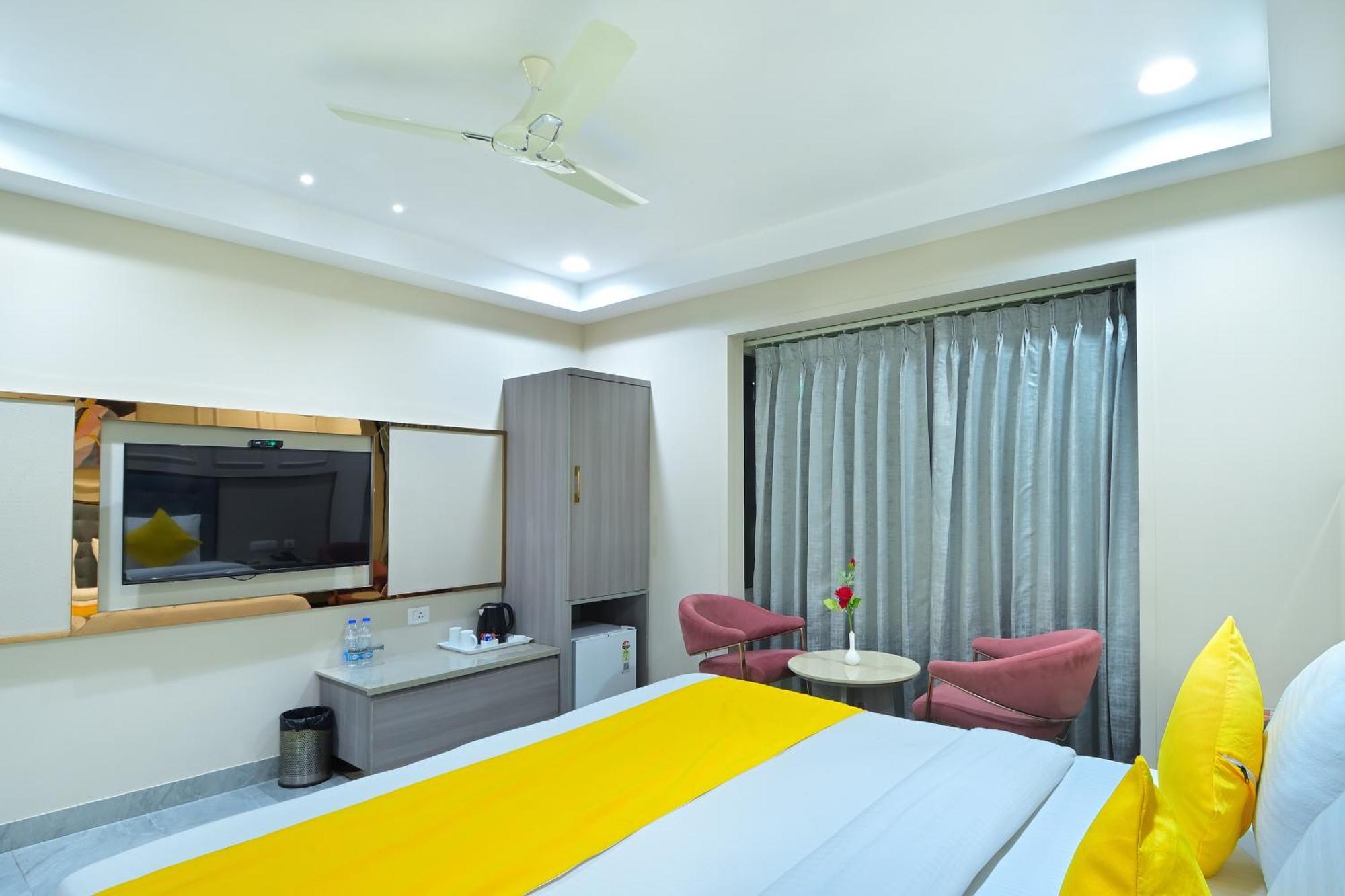 Hotel Sapphire House - 3 Mins Walk From Metro And 5 Mins From Rail Station New Delhi Buitenkant foto