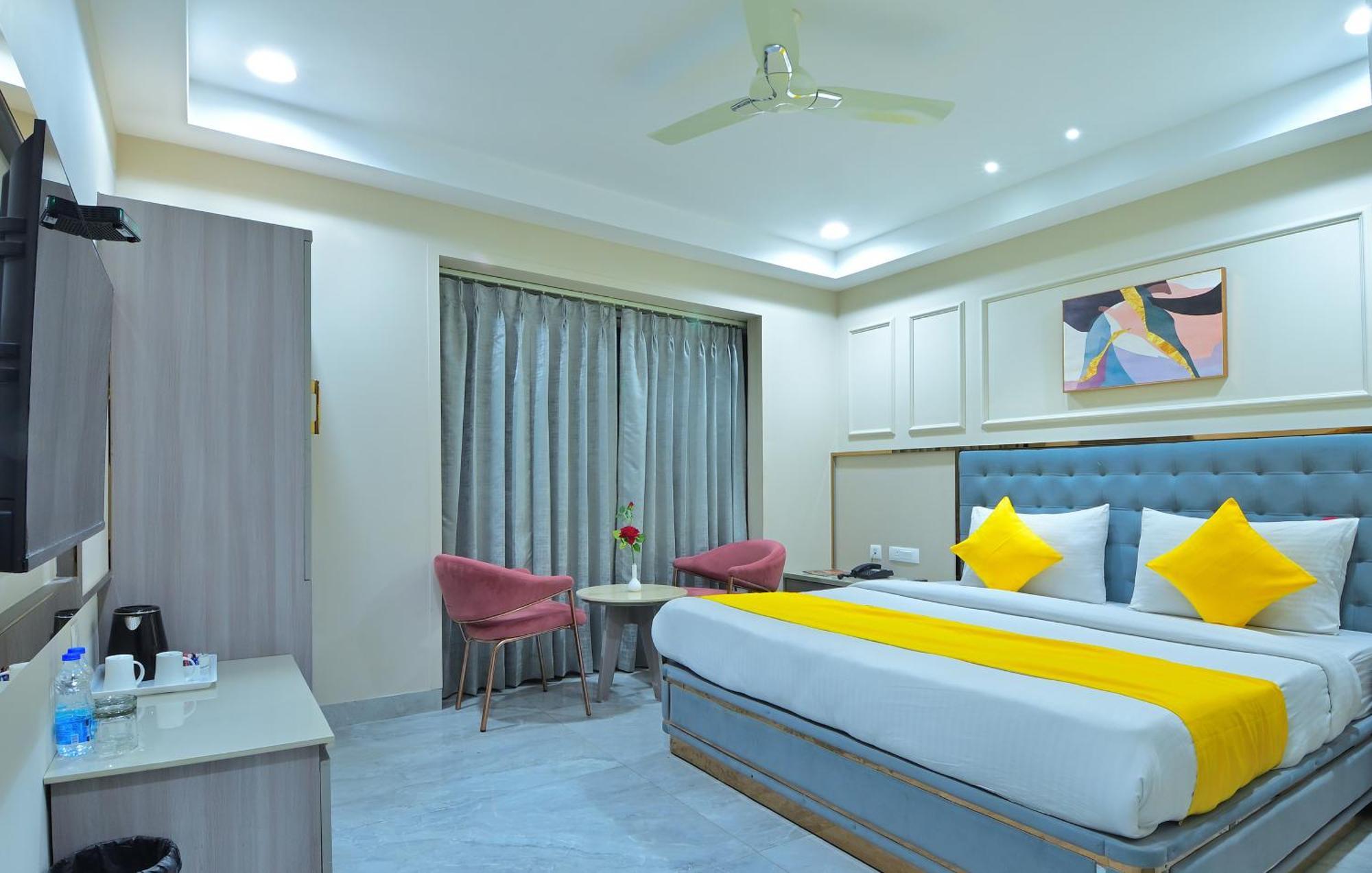 Hotel Sapphire House - 3 Mins Walk From Metro And 5 Mins From Rail Station New Delhi Buitenkant foto