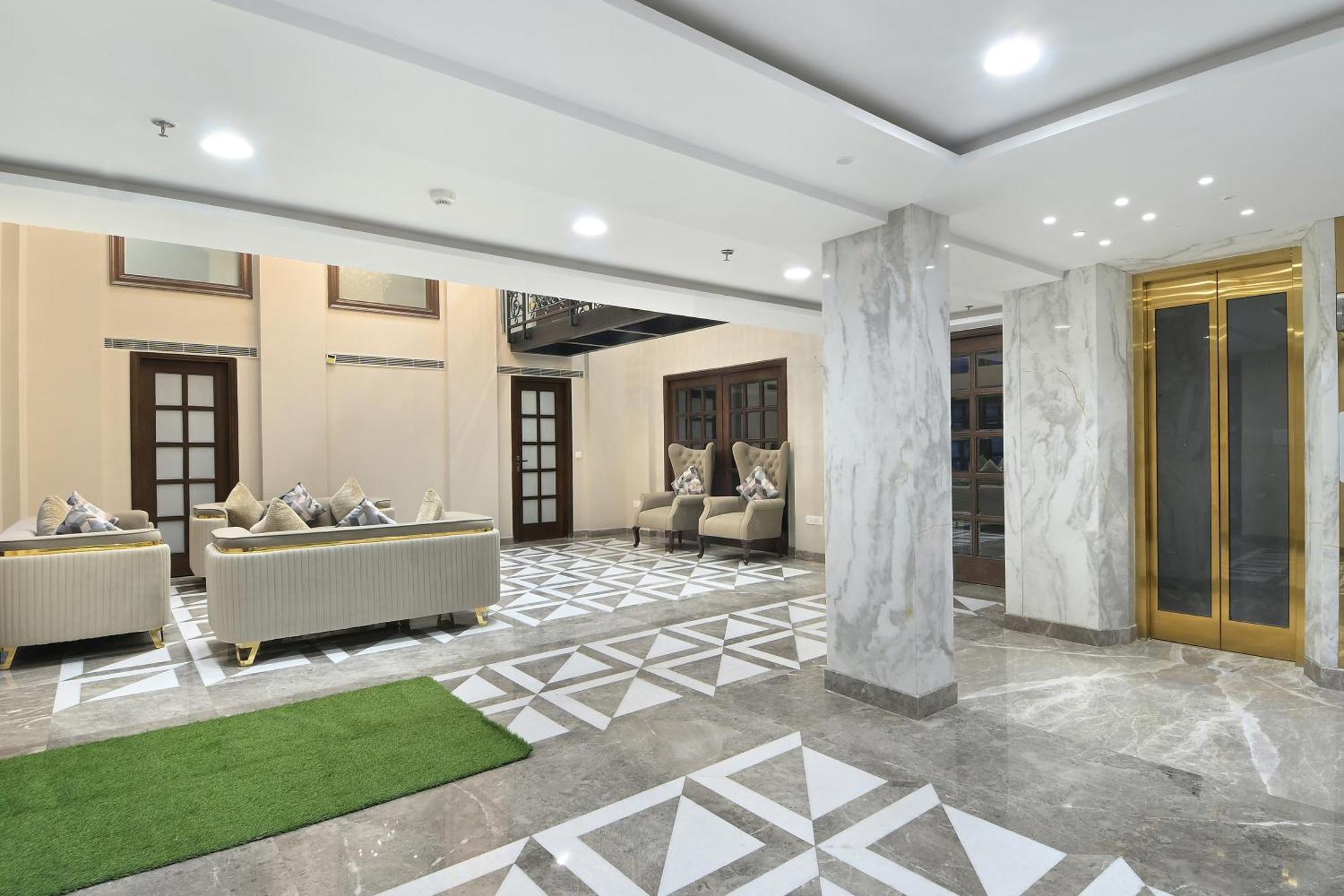 Hotel Sapphire House - 3 Mins Walk From Metro And 5 Mins From Rail Station New Delhi Buitenkant foto