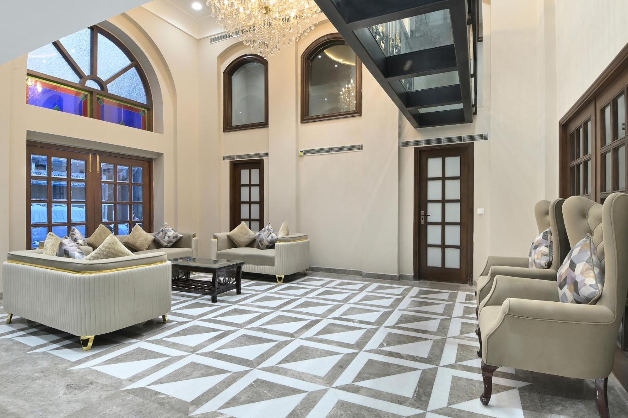 Hotel Sapphire House - 3 Mins Walk From Metro And 5 Mins From Rail Station New Delhi Buitenkant foto